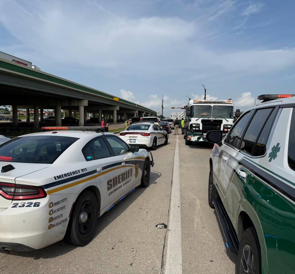 All lanes reopened at FM 3180 and I-10 - NewsBreak