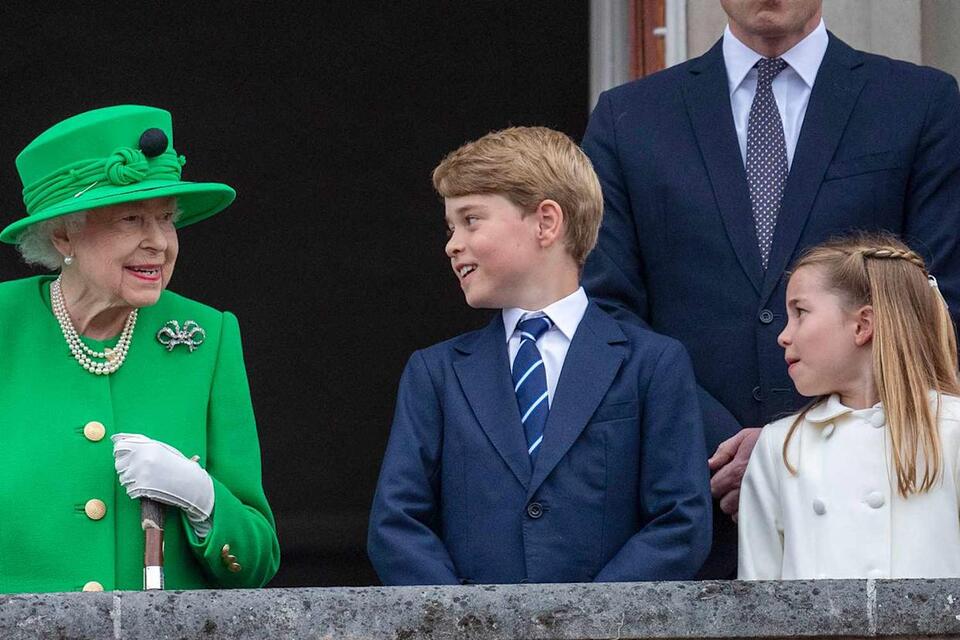 What Queen Elizabeth's Candid Comment About Prince George and Princess ...
