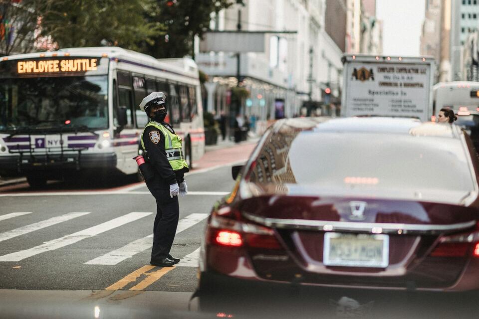 6 Things Drivers Do That Make Officers Ask More Questions - NewsBreak