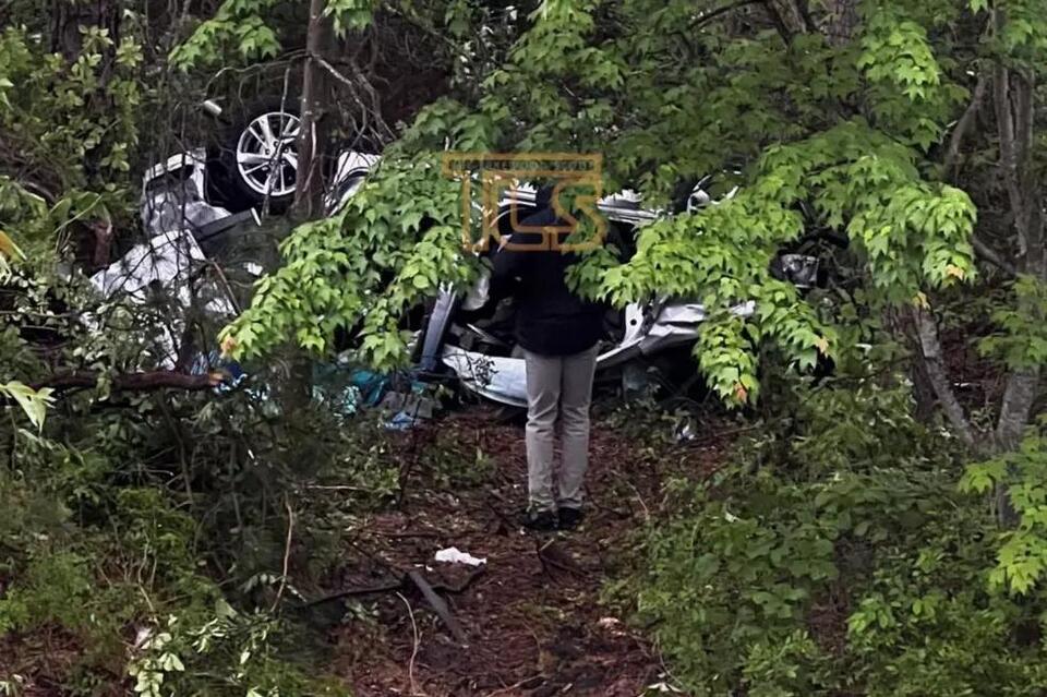 Woman dies after car goes airborne for 189 feet into power lines; Toms ...