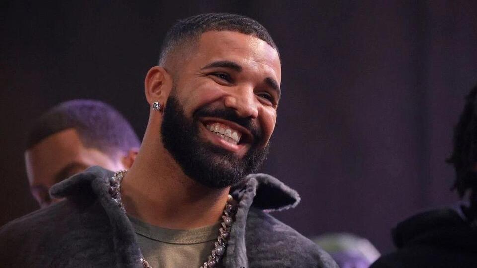 Drake loses $1 million Super Bowl bet adding to 'Drake curse' theories ...