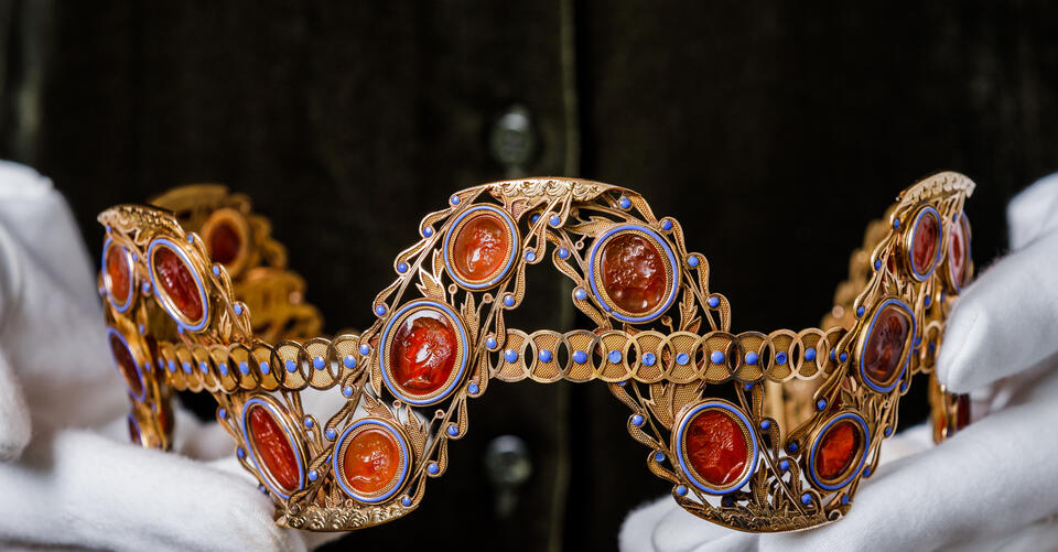 Christie’s to Sell Tiaras Said to Belong to Empress Josephine – NewsBreak