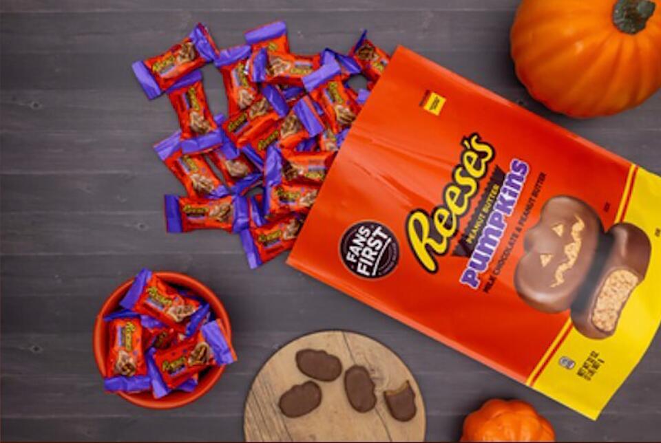 'Carving not on actual product': Reese's adds disclaimer after lawsuit ...