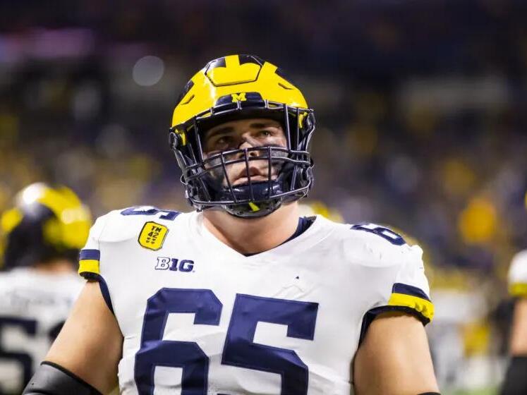 Michigan offensive lineman, Zak Zinter, leaves game vs. Ohio State