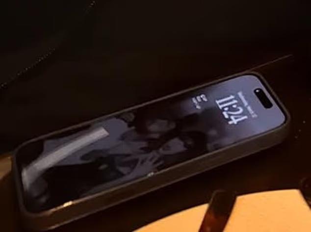 Truth behind Travis Kelce's lock screen photo of Taylor Swift revealed ...
