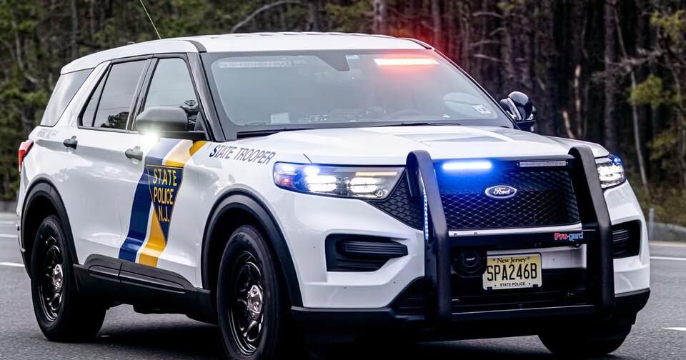 2 Dead, 4 Hurt After SUV Crashes Into Tree On NJ Turnpike In Harrison ...