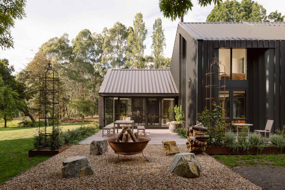 This Australian House Balances Bushfire Safety With Warm Interior ...