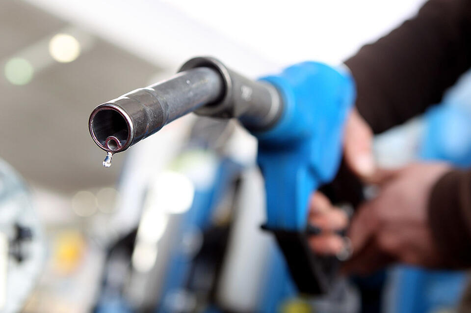 Colorado gas stations give out contaminated fuel - NewsBreak