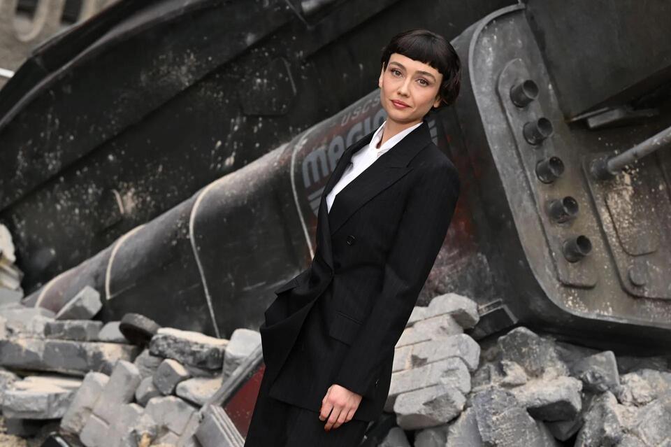 Who is Sydney Chandler? Kyle Chandler\u2019s daughter speaks out following photo shoot controversy ...