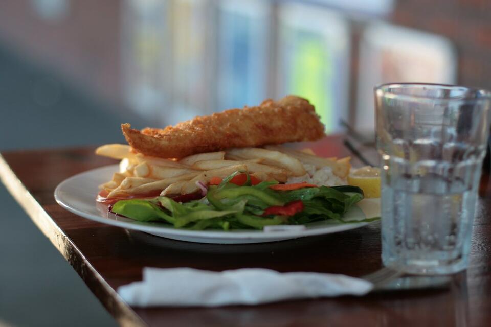 7 fast-food chains with fried fish fans actually love — Where to Get ...