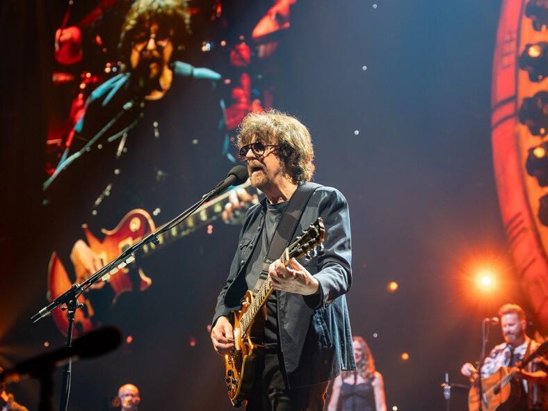 ELO began final tour in Palm Desert, CA (pics, video, setlist)