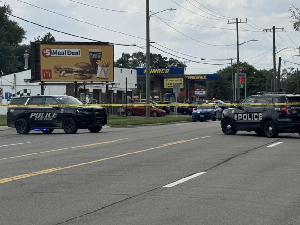 Melvindale police officer dead after shooting near car wash, search on ...