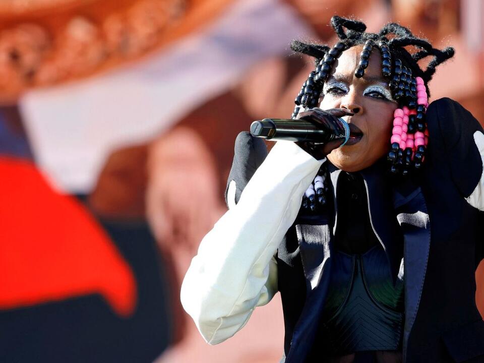 Worth the Wait Lauryn Hill Shows up and Shows Out With Breathtaking BET Awards Performance