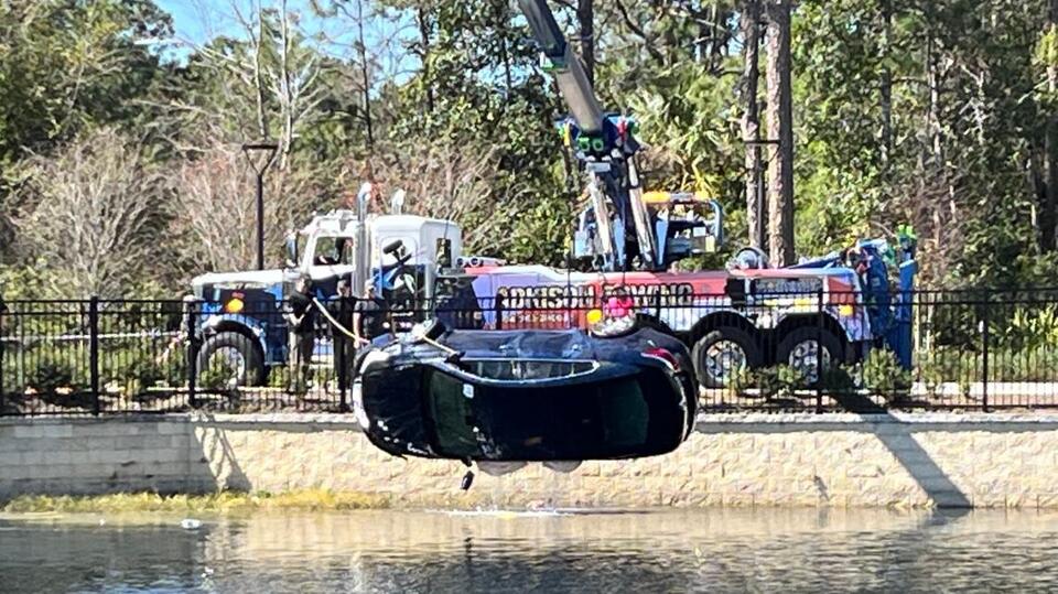 JSO: Man dead after crashing through fence and into retention pond in ...