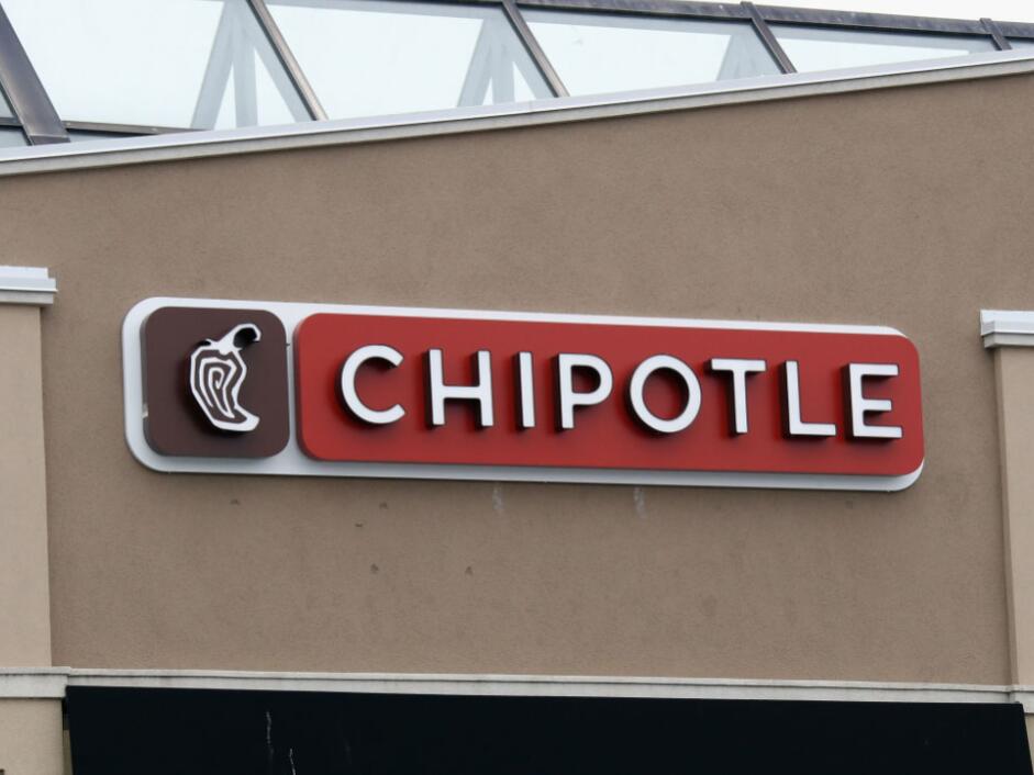 Cleveland Police Searching For Woman Who Threatened To Open Fire At Steelyard Chipotle News Break