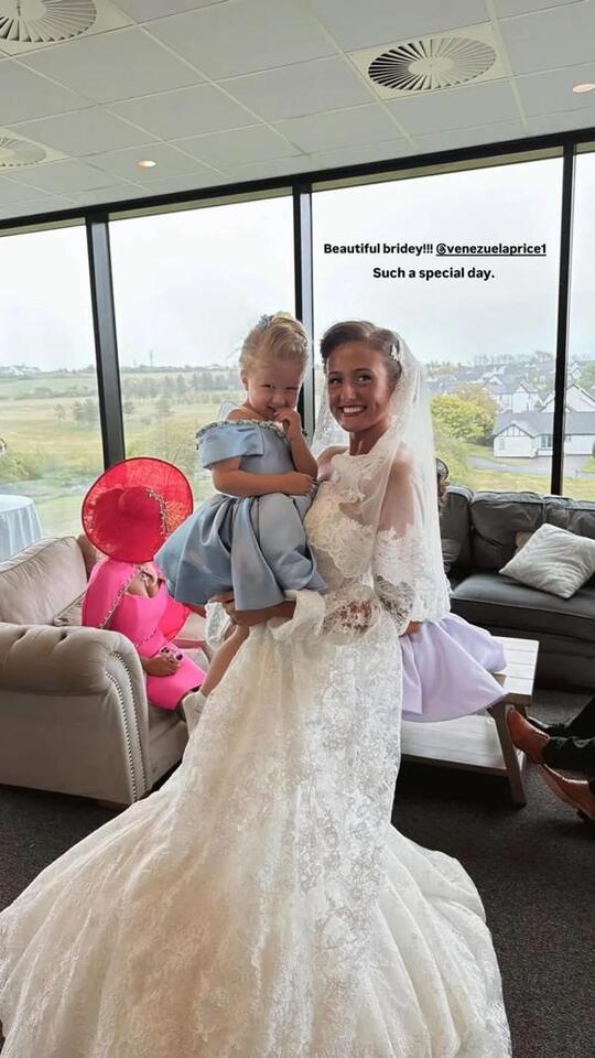 tyson fury daughter wedding crocs Image 3