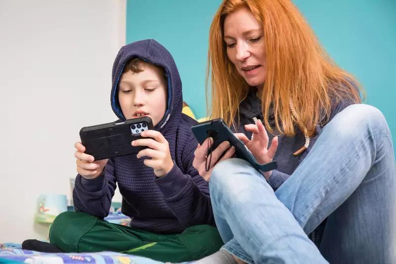Call to end habit of interacting through phones around dinner table ...