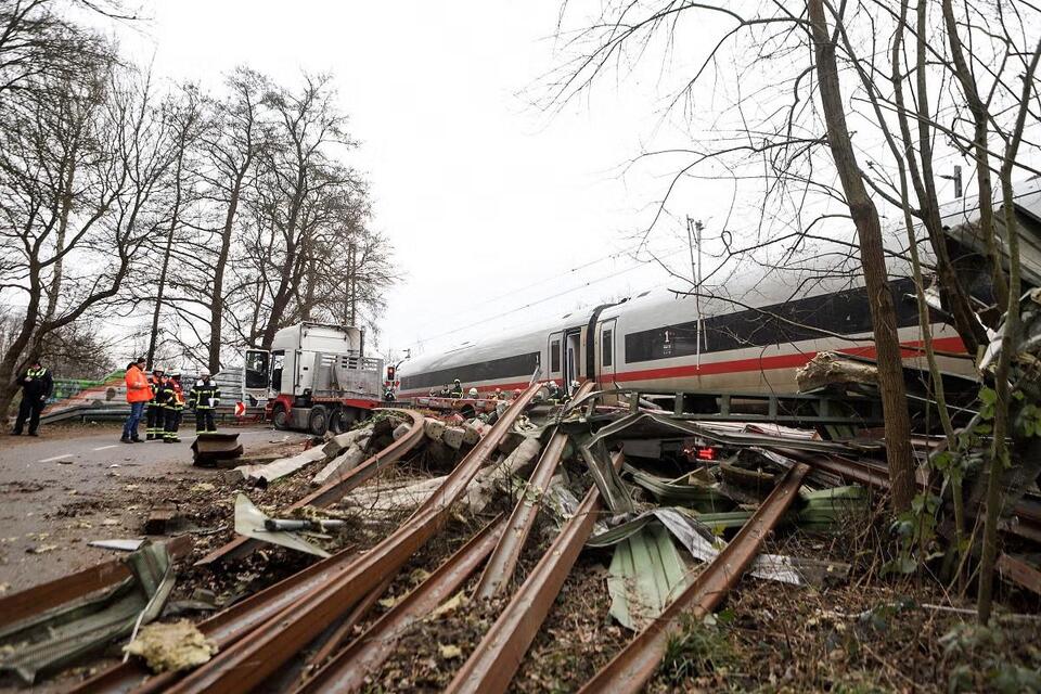 One killed and 12 injured in German train crash - NewsBreak