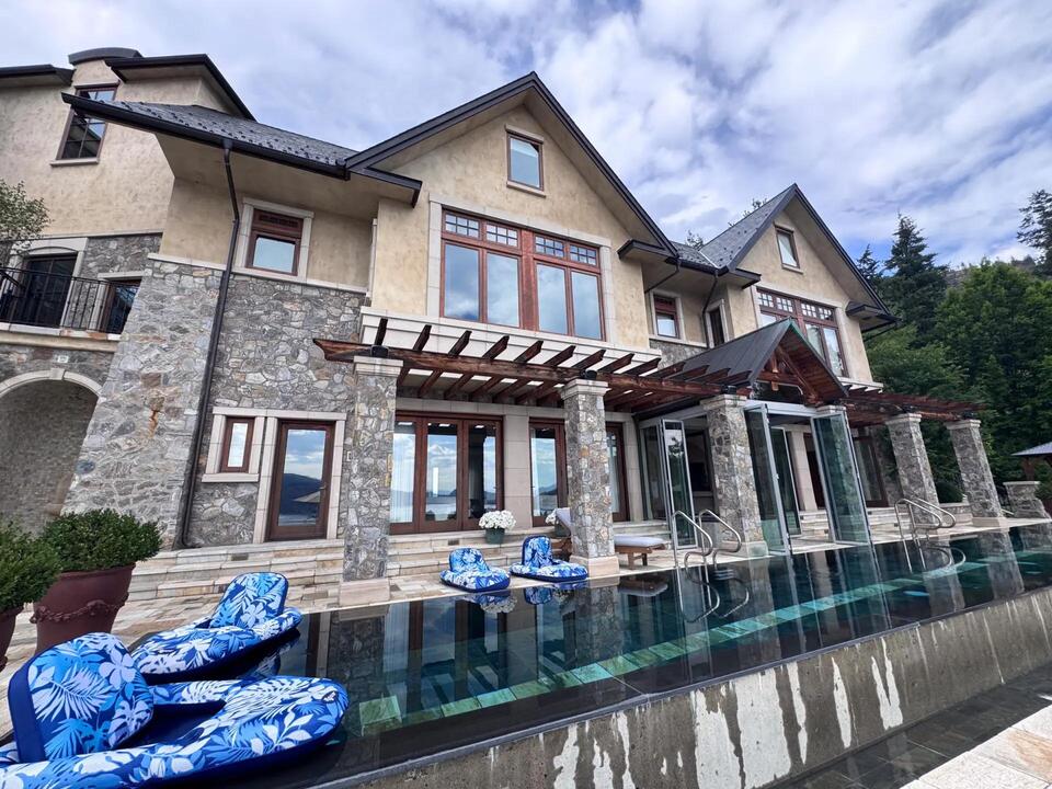 Château Okanagan is a Luxury Lakefront Escape in Kelowna