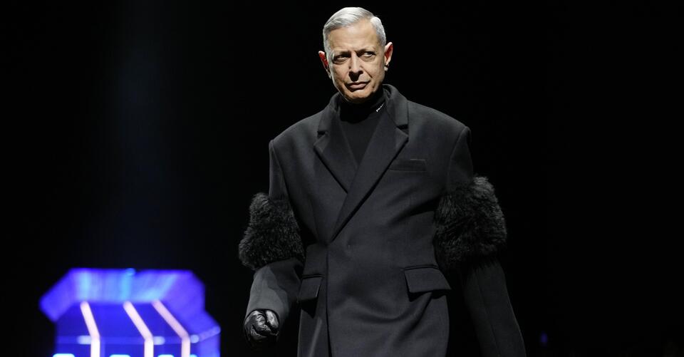 Prada’s Milan fashion week show ends with Jeff Goldblum on the catwalk – NewsBreak