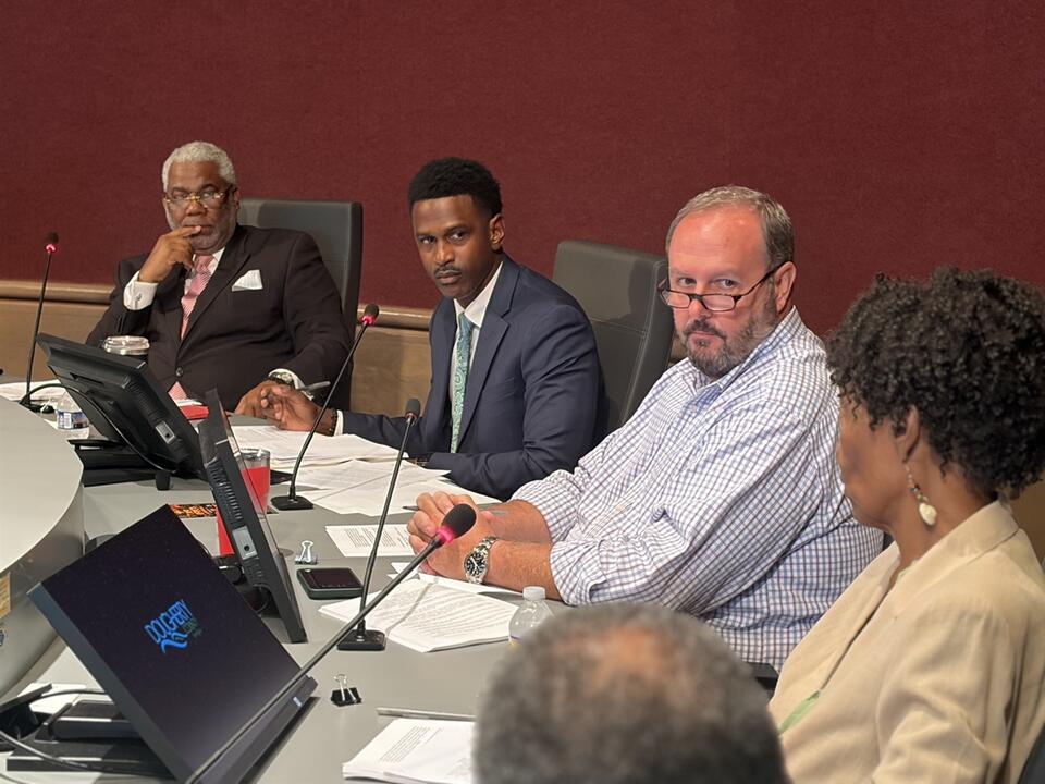 ⚠️ Dougherty County pauses new data center zoning for 45 days - NewsBreak