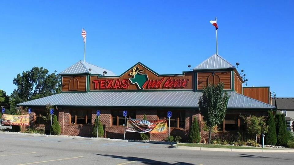 Woman Brags About Ordering Five Steaks From Texas Roadhouse and Never ...