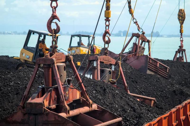 Crews Start Digging Out Port Richmond’s Franklin Slag Pile, With Castor ...