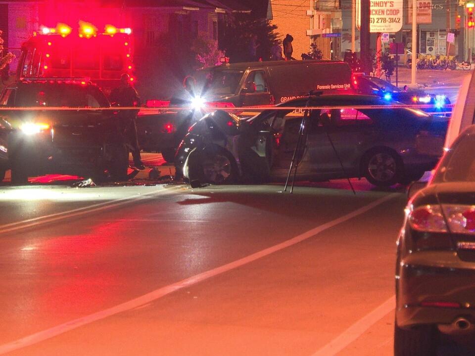 Grand Rapids police officer hospitalized after crash
