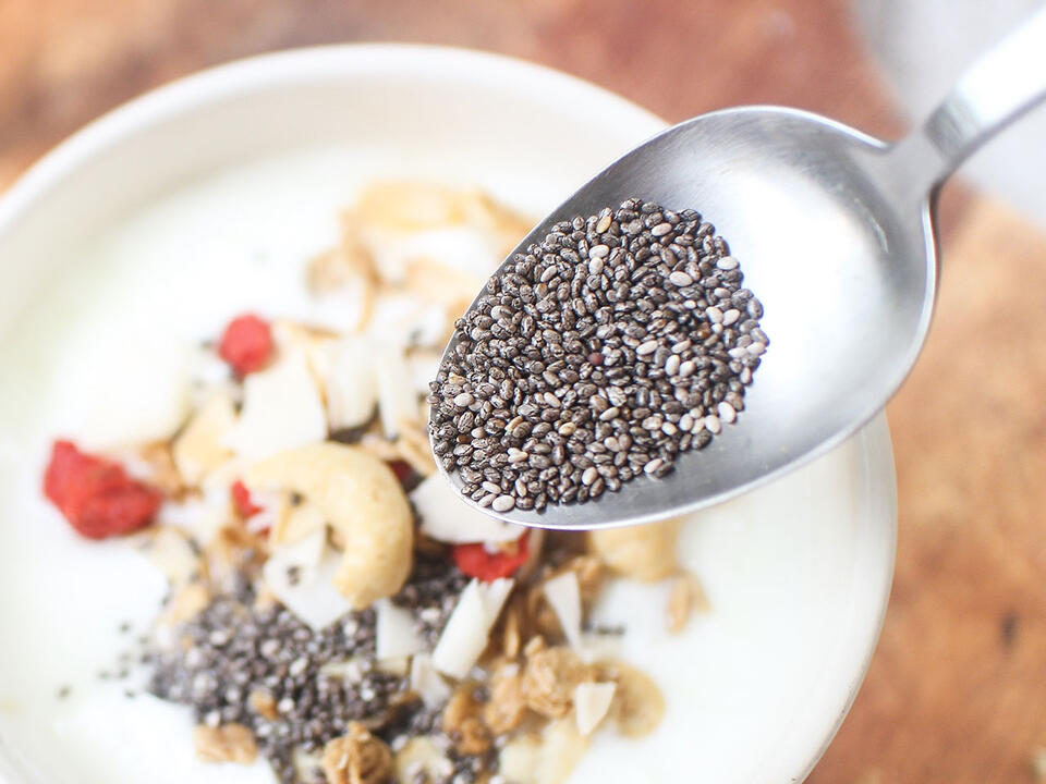 16 Best AntiInflammatory Foods That Reduce Bloating And Improve