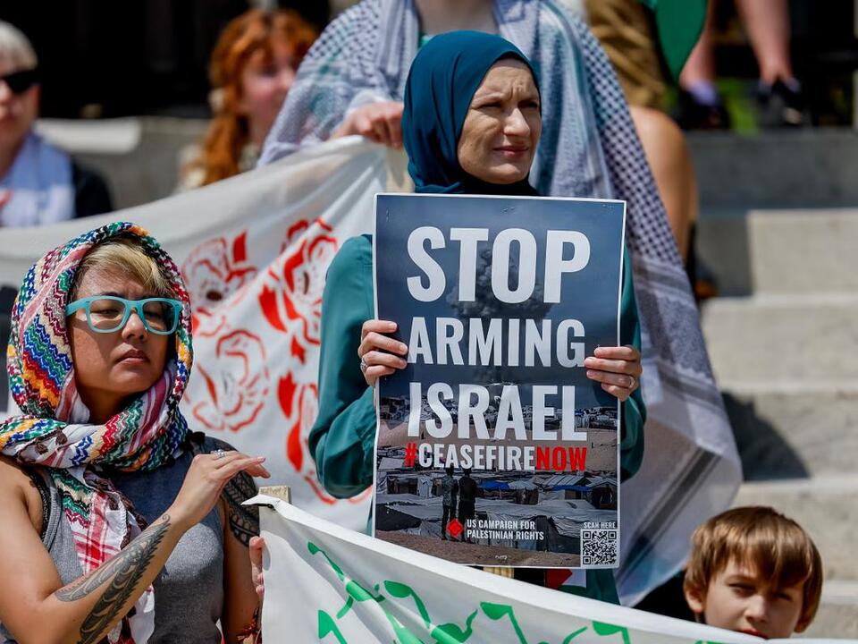 Watch back: Pro-Palestine protesters gather outside Democratic National ...