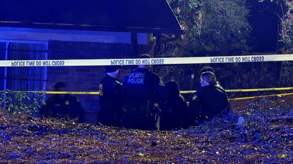 Man shot in neck at SW Atlanta apartment complex - NewsBreak