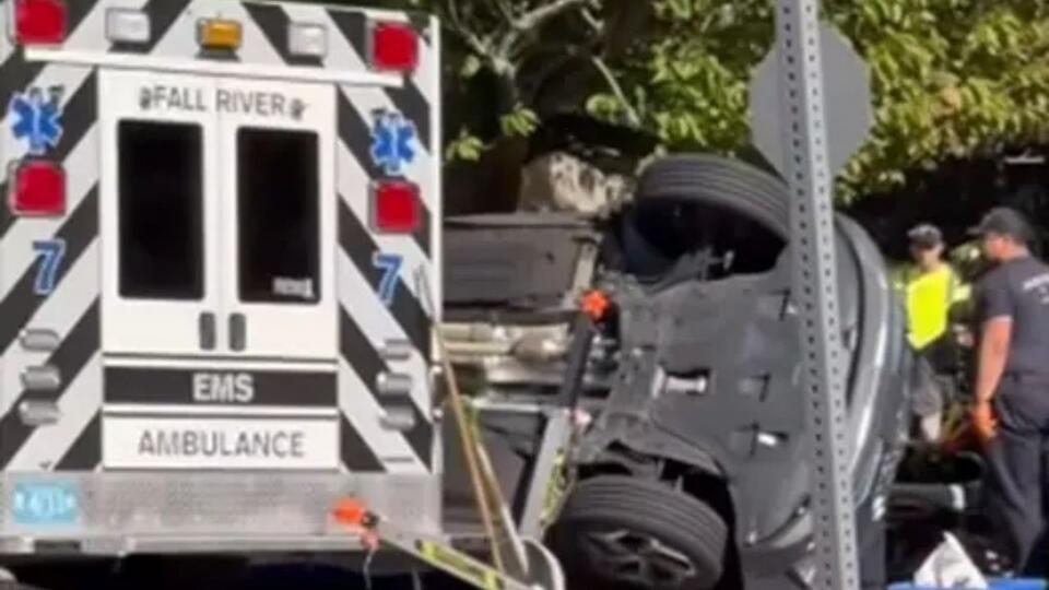 3 people, including 2 EMTs, rushed to the hospital after multi-vehicle ...