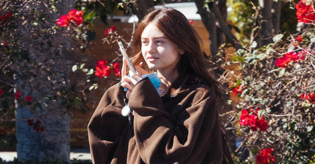 Leni Klum, 17, Steps Out For 1st Time With Brunette Hair Makeover — Photos – NewsBreak