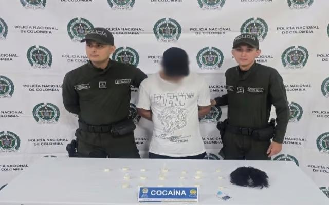 Man arrested after trying to smuggle 19 wraps of cocaine under toupee ...