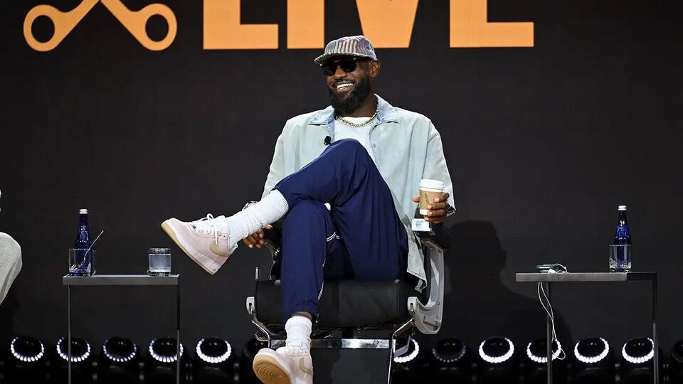 Fanatics Fest crowd goes crazy after LeBron James utters phrase often linked to team trying to sign him