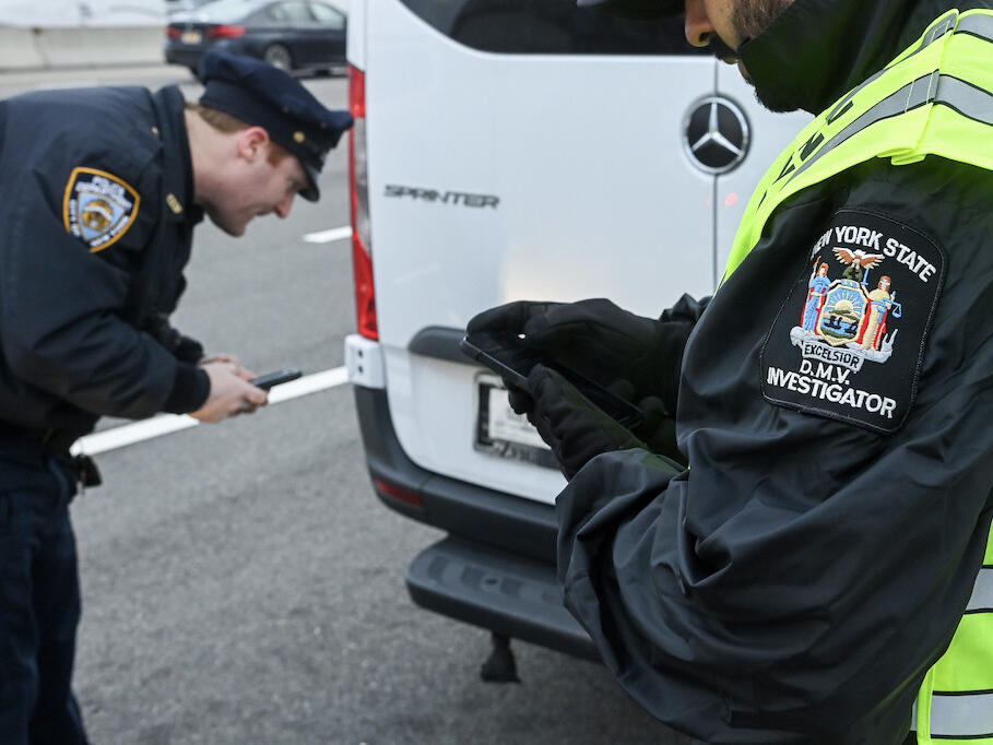 ‘License plate flippers’ help drivers evade police, tickets and tolls