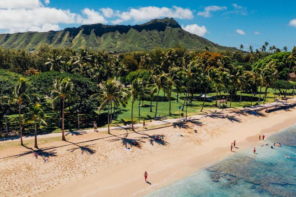Doctor accused of trying to murder his wife with rock on Hawaii hiking ...