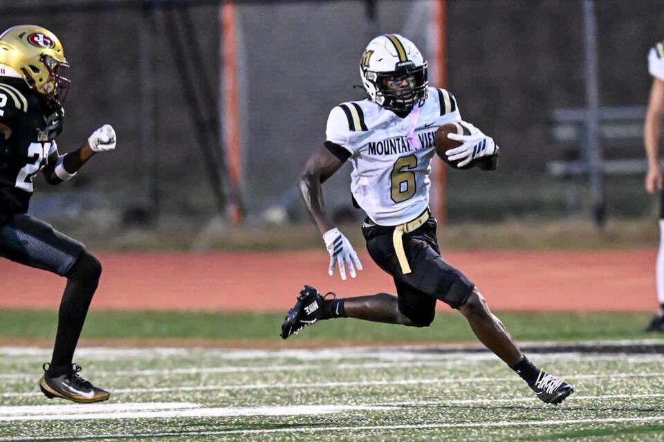 Mountain View WR Dara Esamagu commits to Army football - NewsBreak