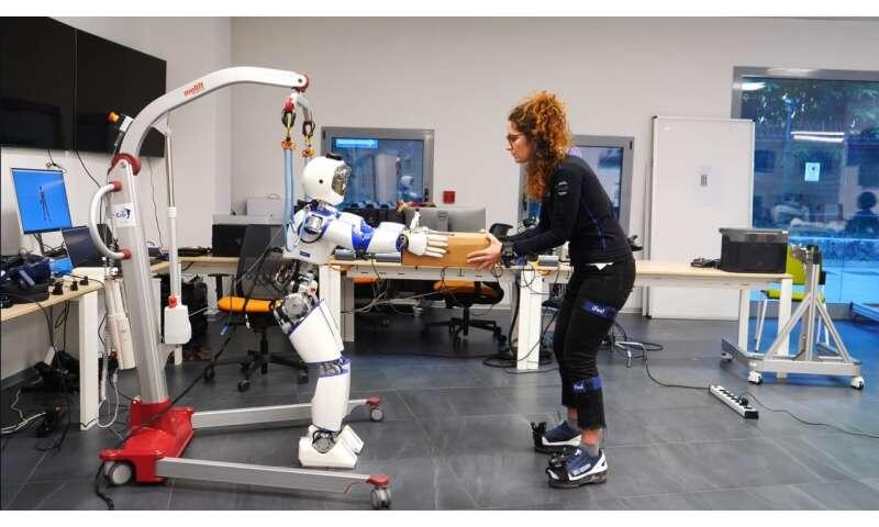 Human-aware robots adapt to partners, reducing back strain during team lifting
