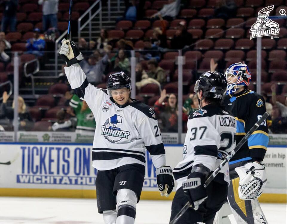Two thrilling comebacks give Wichita Thunder perfect 2-0 start to ...