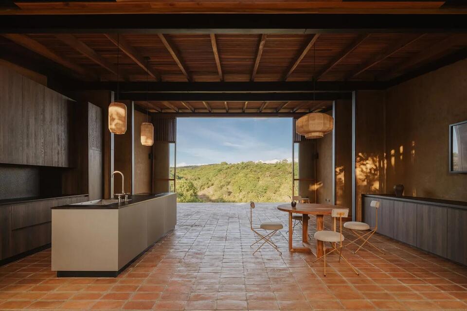 Traditional Artisanal Building Techniques Were Used to Craft this Condo in Colombia