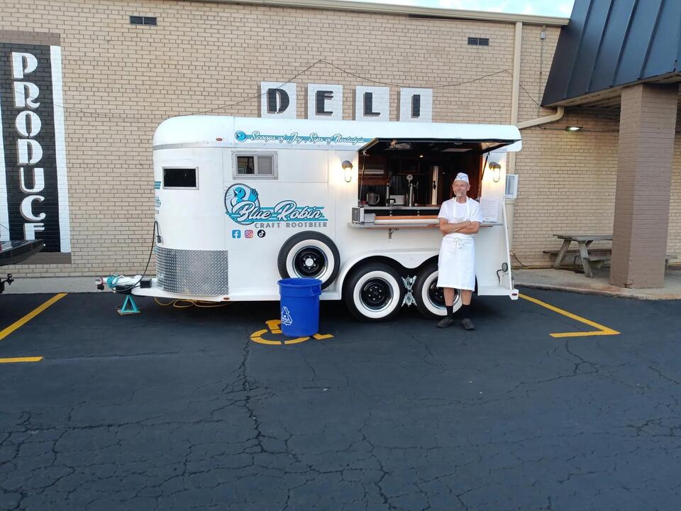 Retro root beer truck takes to Brookfield - NewsBreak