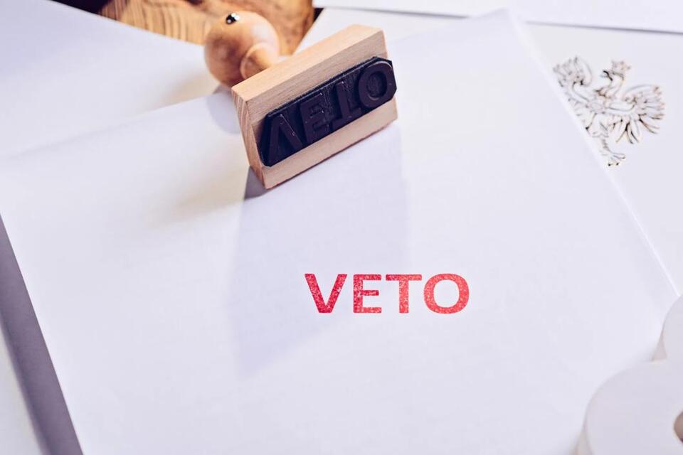 Kansas legislators expect latest tax cuts to be vetoed - NewsBreak