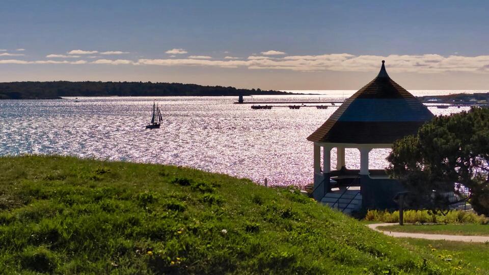 Onlooker sparks outrage after spotting mysterious 'Dream Boat' vessel ...