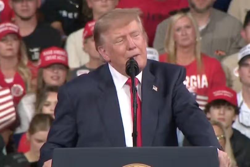 Trump makes humiliating error trying to say 'bible' as voice reaches ...