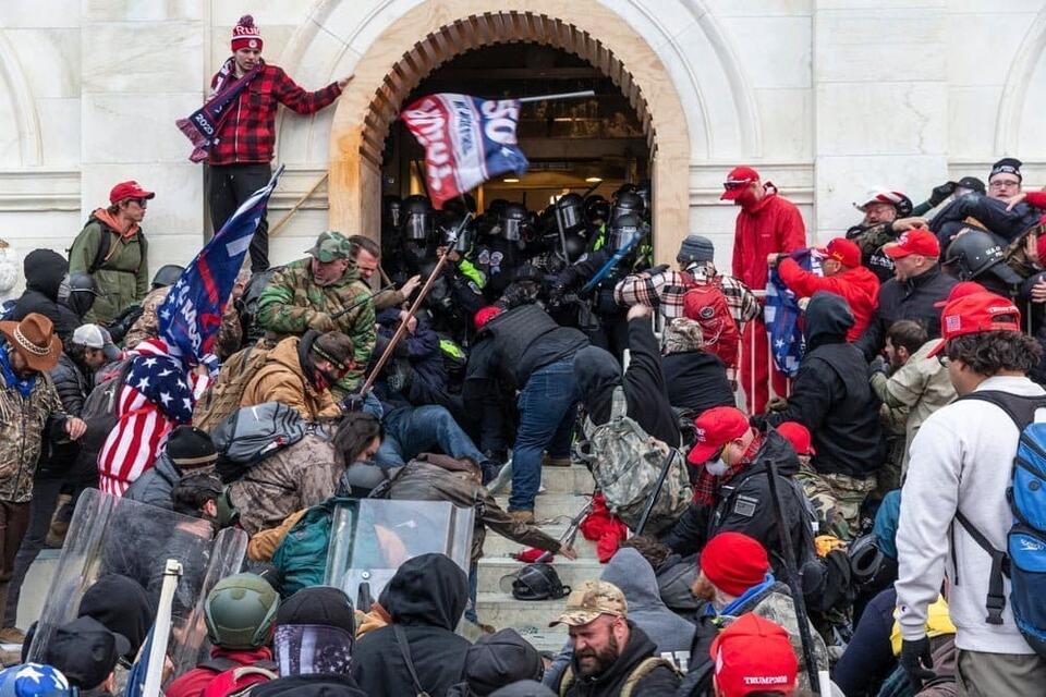 Police Officers Who Defended the Capitol on Jan. 6 Say Their Struggles ...