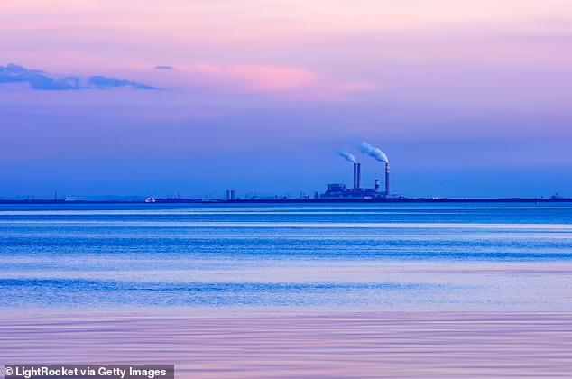 Warning as 50,000 people in major state are warned to stay indoors ...