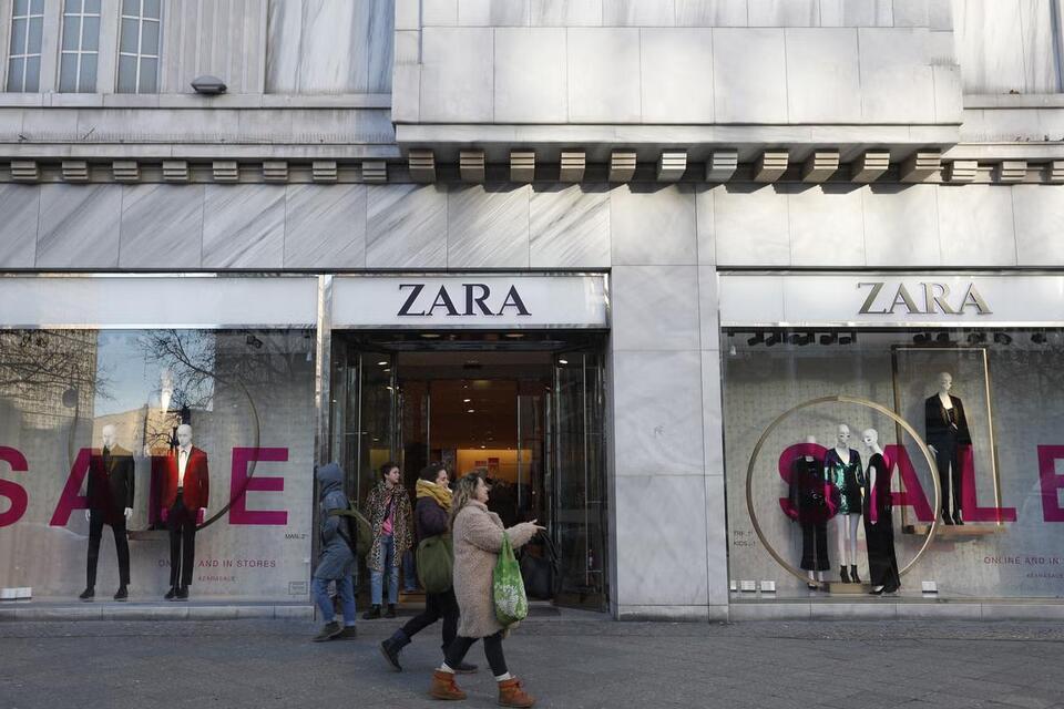 Zara shopper says store employee barged into fitting room and shoved ...