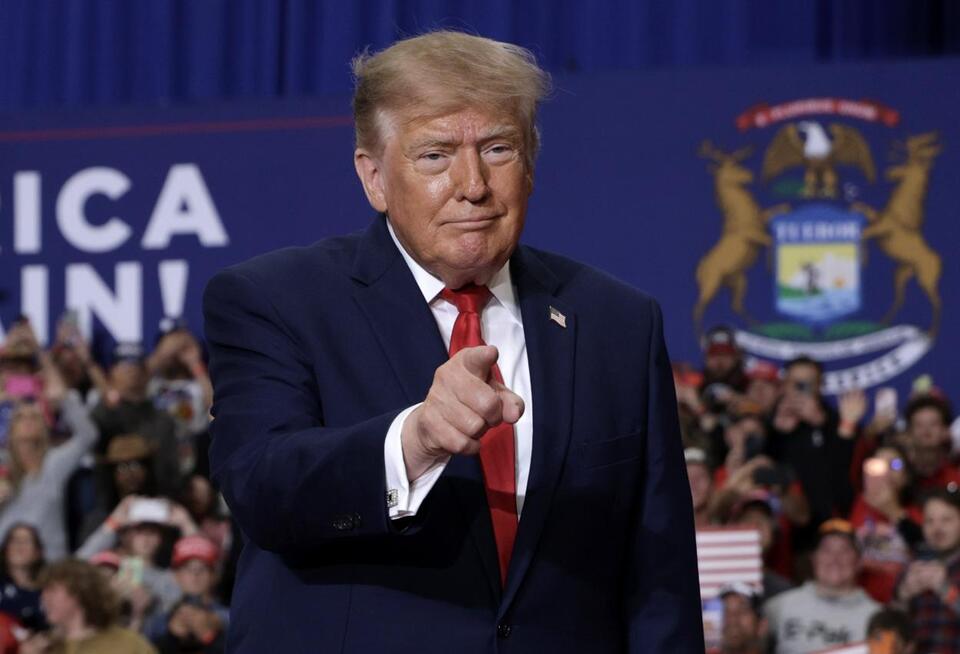 Donald Trump Roasts Jason Aldean Over His Marriage - NewsBreak