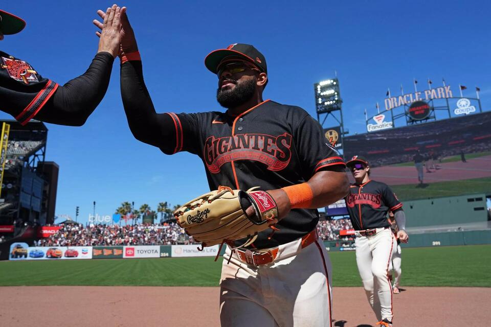 5 trades, 8 newcomers, and a dramatic shakeup: Buster Posey's Giants selloff